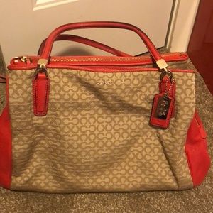 Authentic Coach purse and wallet use only for a few times it comes with dust bag